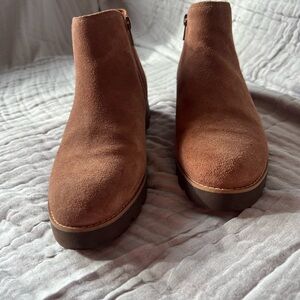 Vionic Brionie Chelsea Boot 7M Suede Light Brown